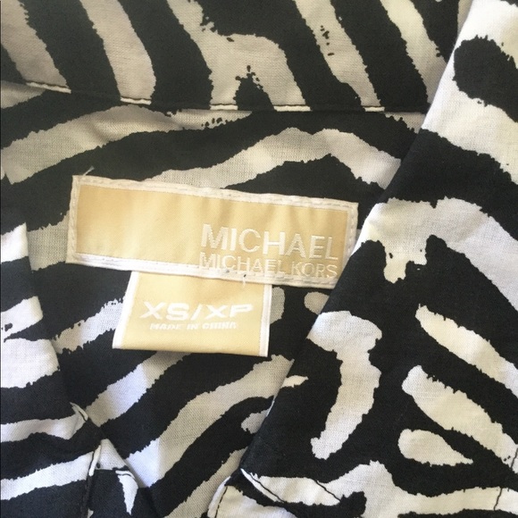 🚫sold🚫MK Michael Kors animal print button down shirt XS - Picture 2 of 4